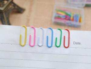Quality 25mm Of 100pcs/Box Vinyl Coated Color Paper Clips For Office Supplies wholesale