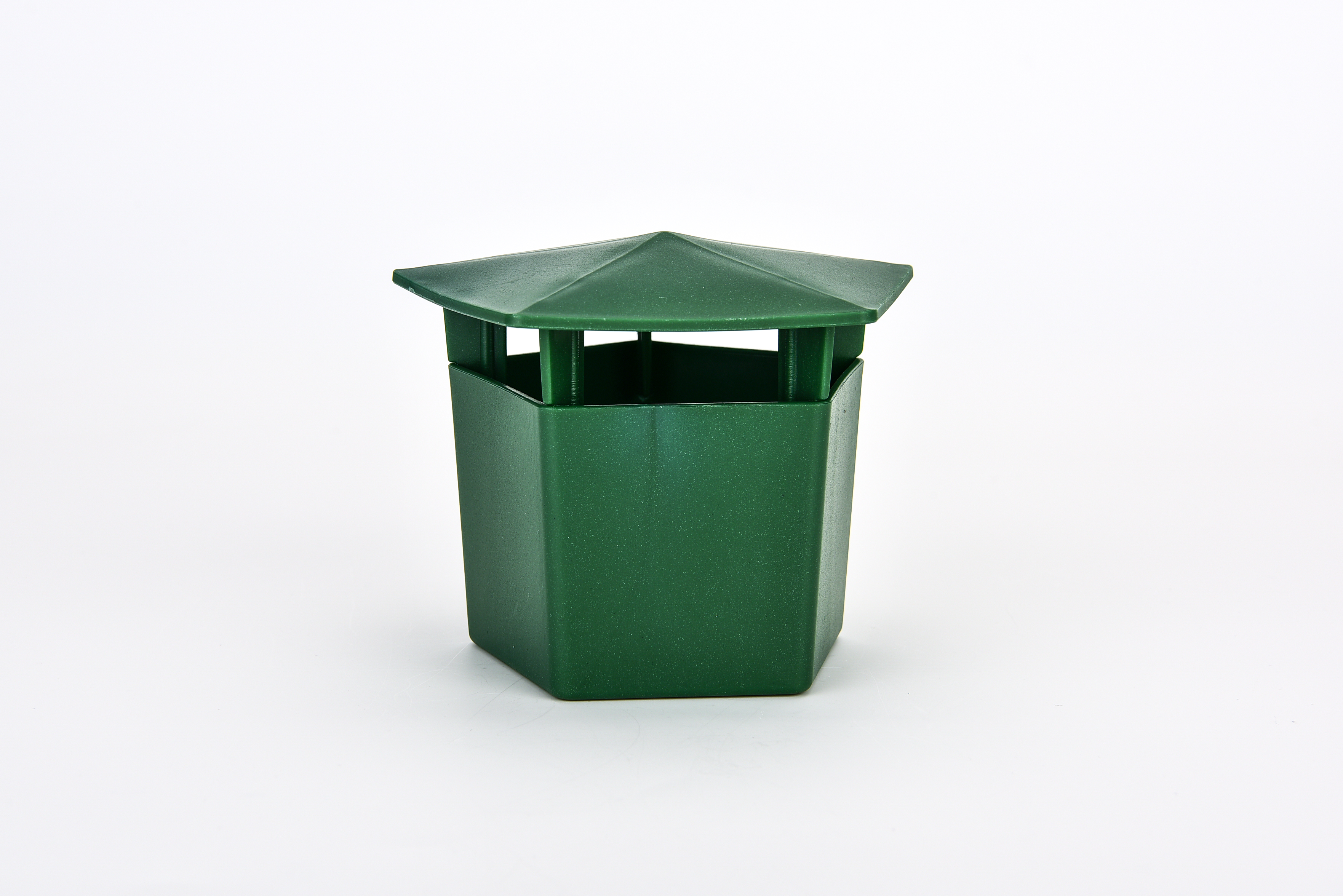 93g Plastic Snail Trap for Outdoor Safety and Garden Protection Stocked