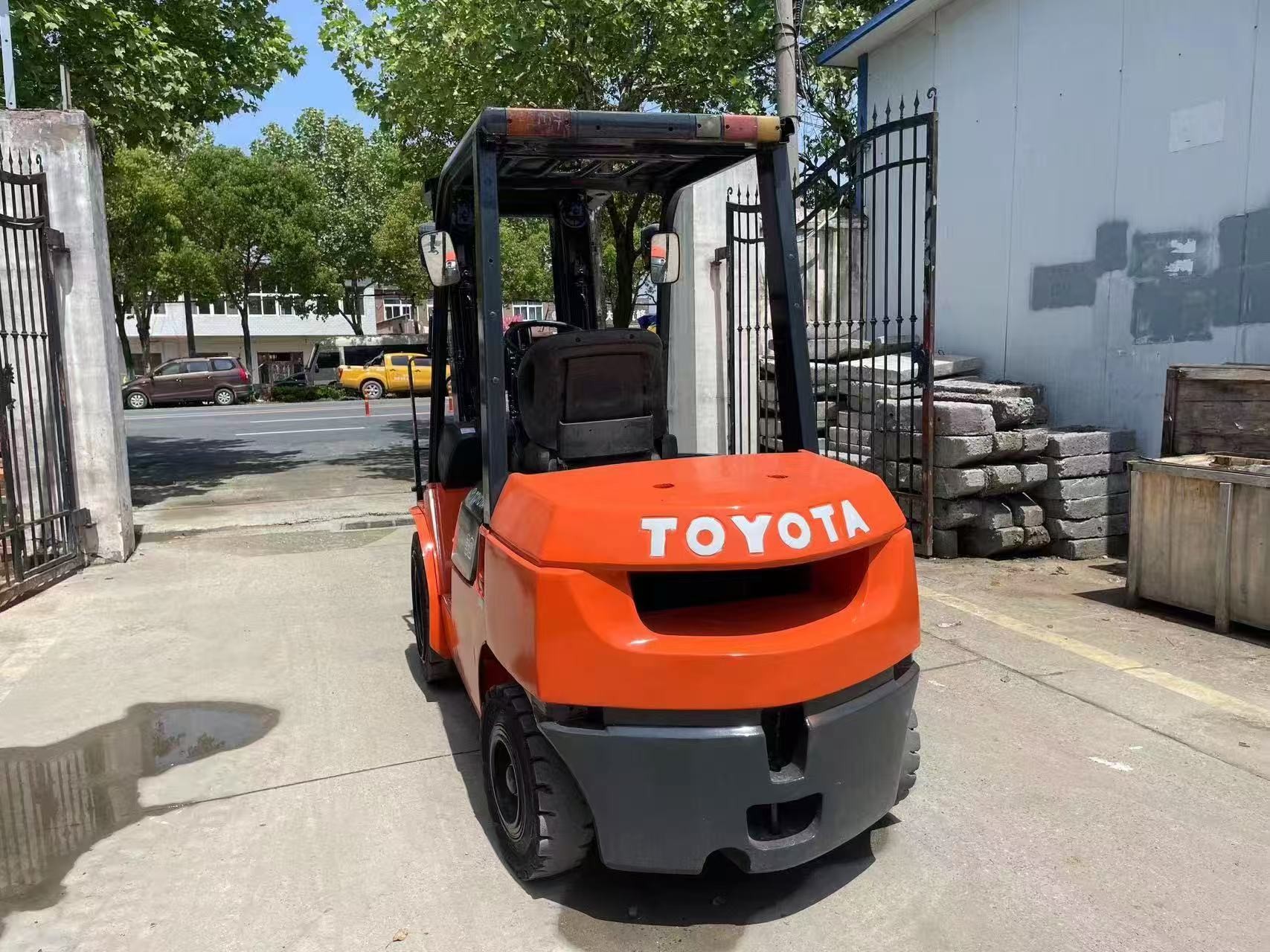 3000kg Toyota Diesel Forklift 4.5 Lifting High Sturdy Construction High Safety Standards