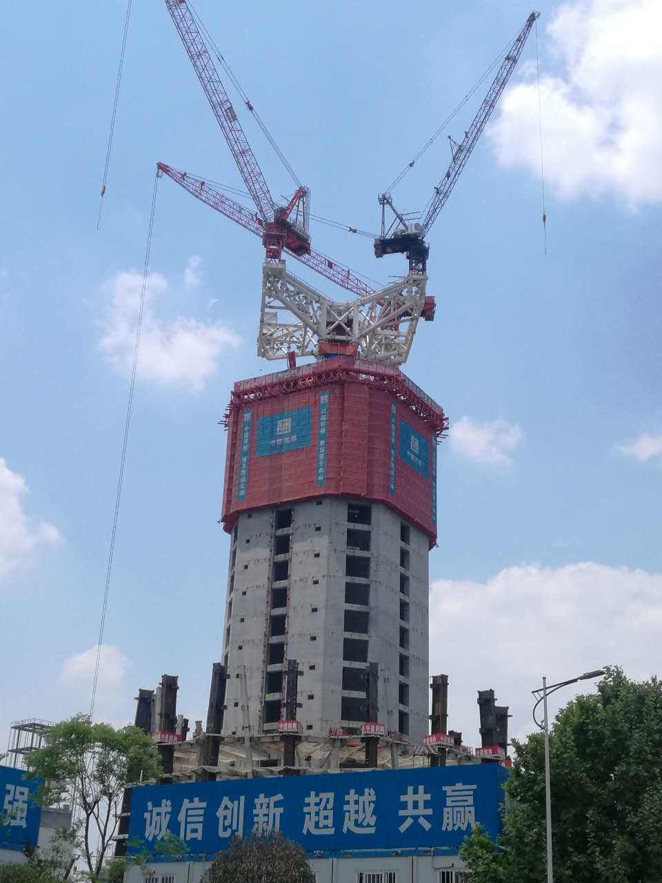 Elevator passenger hoist /inside building hoist/Inside 46m/Min 1600kg Construction Hoist Lift For Elevator Shaft