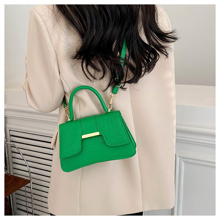 Small Durable Chains Decoration Female Crossbody Messenger Bag for Women's Convenience