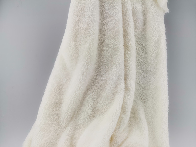 Stitch-Bonded Nonwoven Technics 100% Polyester Knitted Warm Soft White Color Sherpa Fleece Lining Fabric
