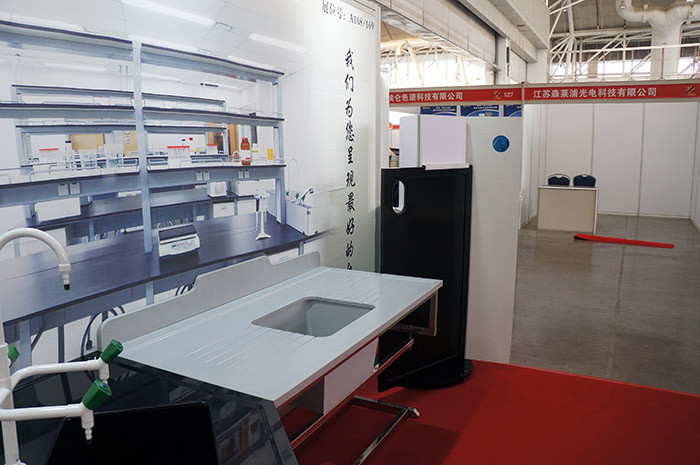 Durability corner countertop with strong alkali resistance for testing center
