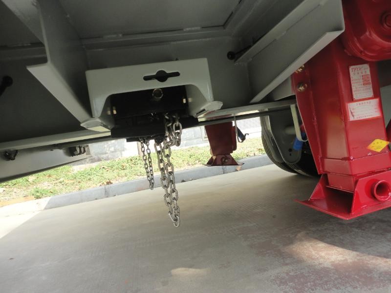 Gooseneck Lowboy Tri-axle Lowbed Platform Trailer transporting heavy equipment grab excavator