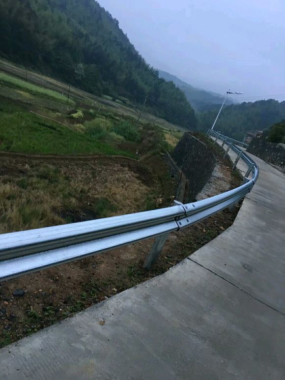 Outdoor Security Corrugated Curved Panel Guardrail with Galvanized Powder Coated Finish