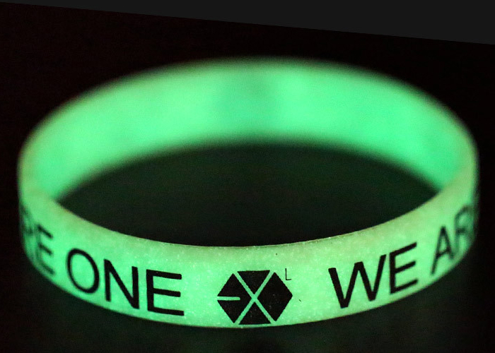 Luminous Silicone bracelet for boys girls custom logo Wristband Recessed Rubber strap words color size