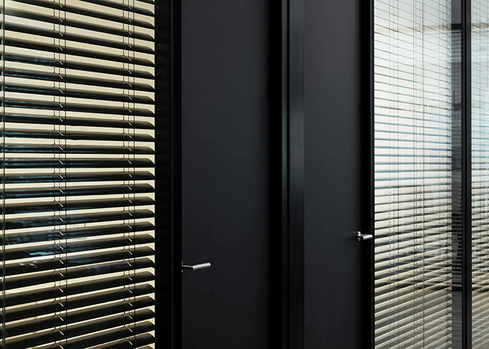 Frameless Glass Partition High-end Partition With Adjustable Privacy Shutters For Office Division