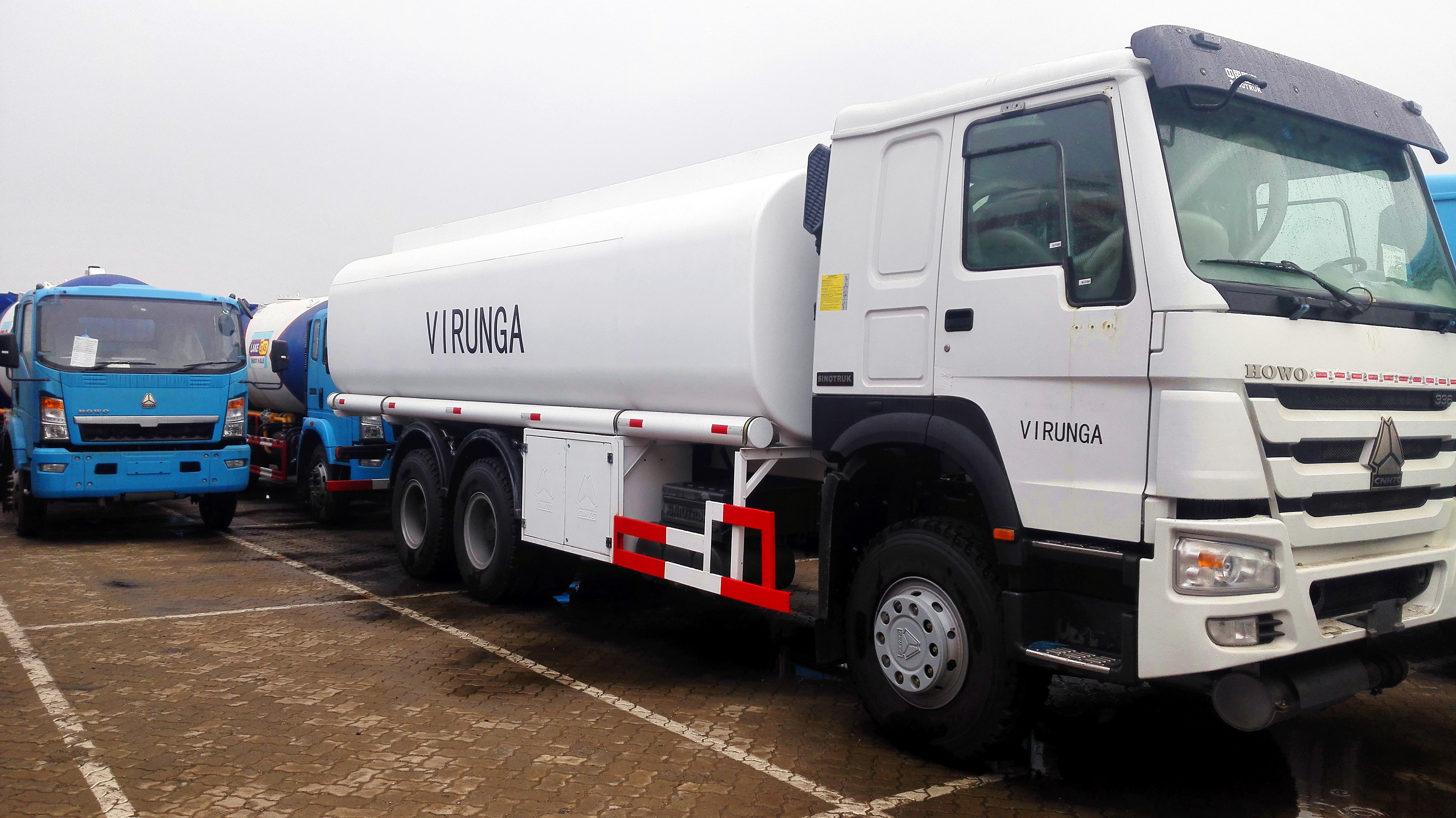 Sinotruk HOWO 10 wheeler Liquid Tanker Truck 6x4 , 20000L Fuel Delivery Tanker Truck