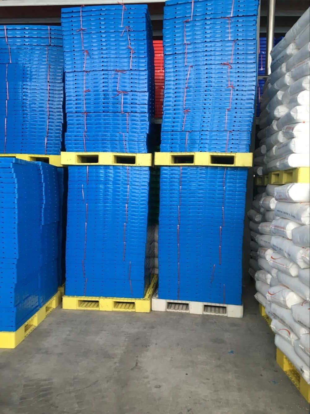 Thin Type Small Size Connected HDPE Plastic Pallets Mat Boards For Warehouse Floor
