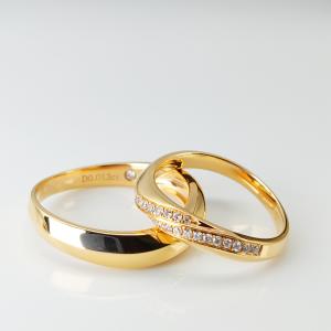 Quality Wavy Exquisite Technology 0.012ct 18k Diamond Wedding Band wholesale