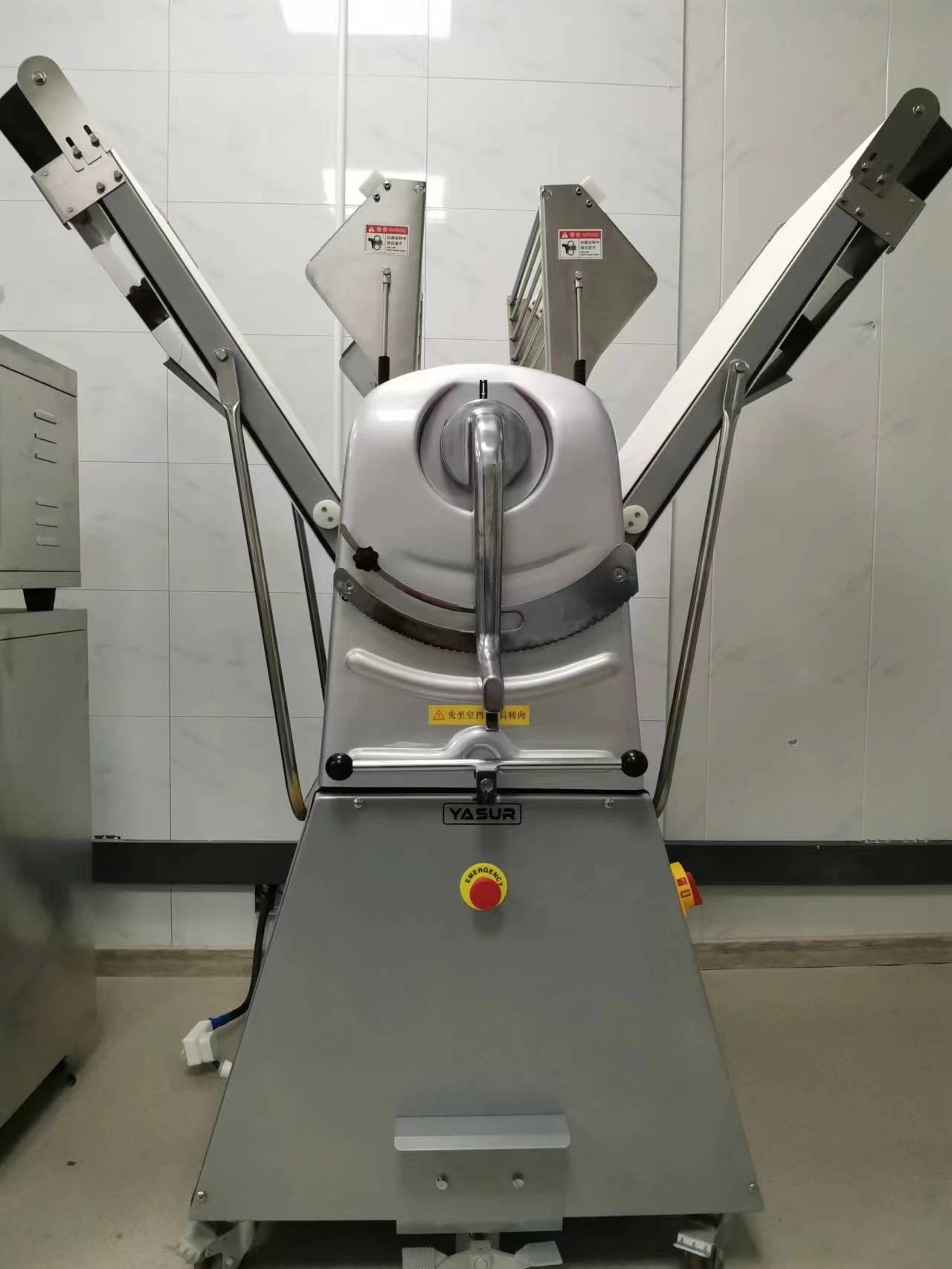 Revisable Pastry Dough Sheeter Machine Croissant Puff Making European Style Heavy Duty 0.75kw