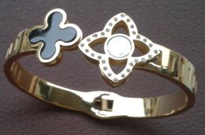 Quality 316L S.Steel Ladies Paris FASHION 18K IPG DOUBLE CLOVERS STYLE BANGLE Bracelet wholesale