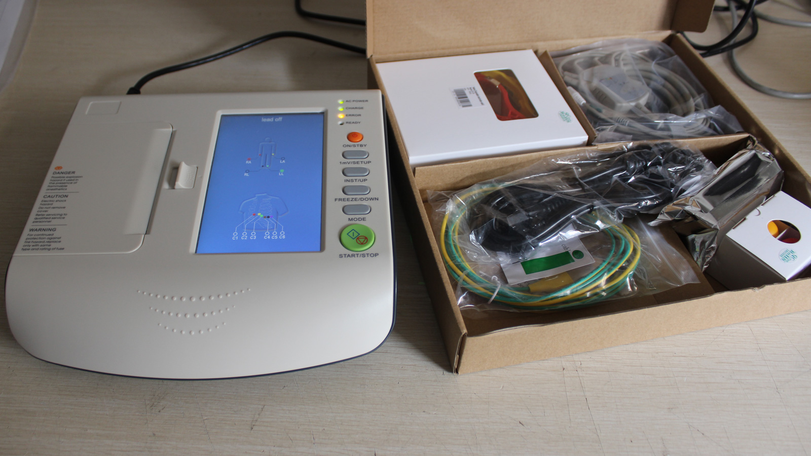 Digital Physical Examination Instruments Twelve Channels ECG Electrocardiogram Machine
