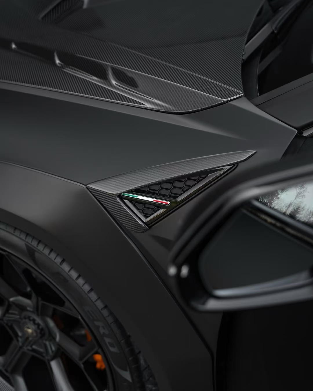 Lamborghini URUS Carbon Body Kit NT Style Front Lip Diffuser Spoiler Custom Wide Body Kits