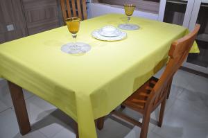Quality wood pulp Soft Luxury Table Cover Oilproof Airlaid Table Cloth wholesale