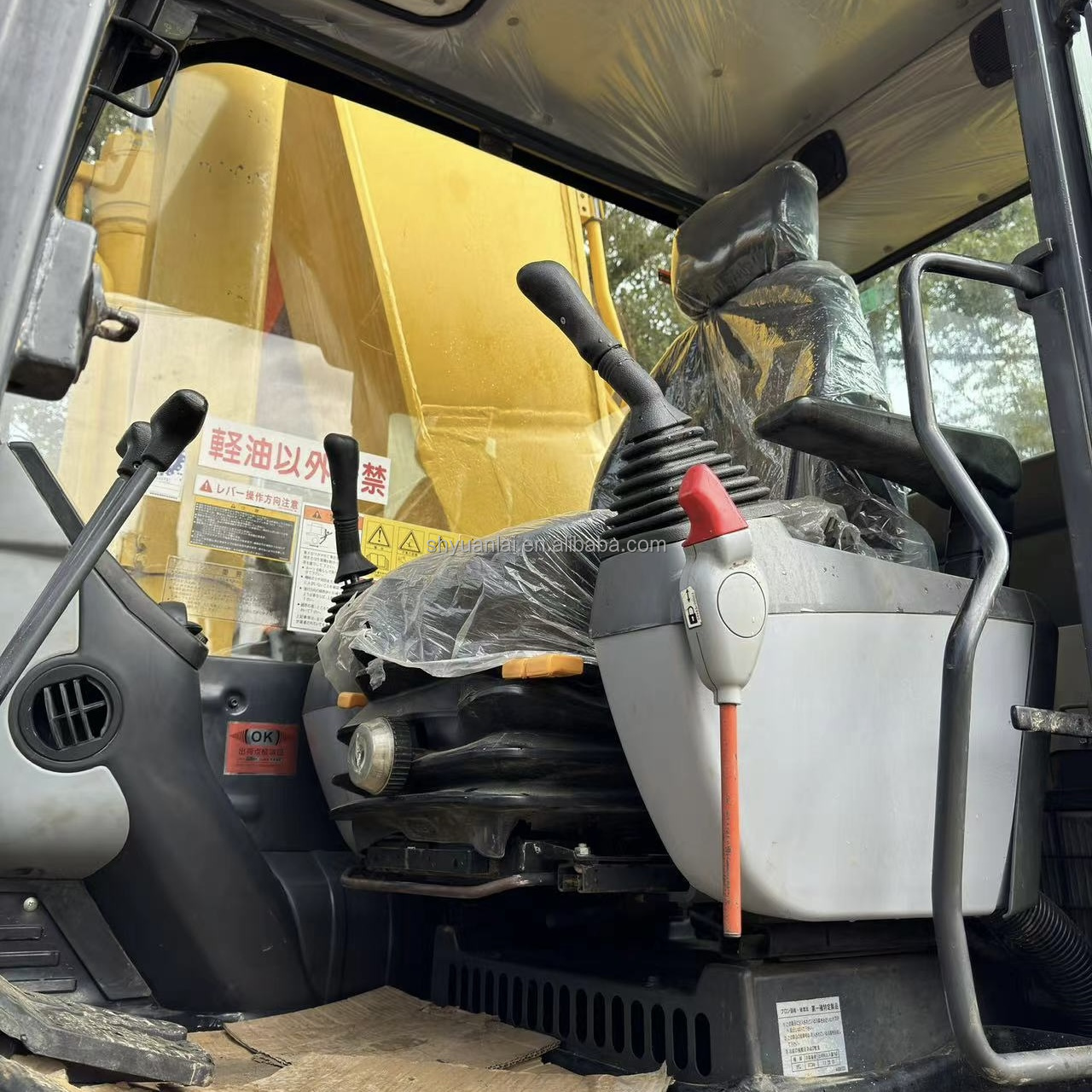 Versatile and Powerful Komatsu PC400-8 Crawler Excavator with 1.9m3 Bucket Capacity