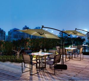 Quality Sunbrella Outdoor Cantilever Patio Umbrella With Lights Side Stand Garden Round Aluminum Cantilever Parasol wholesale