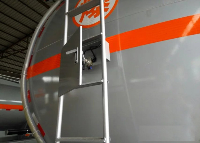 SINOTRUK Mn Steel 60 Cfm Oil Tank Semi Flatbed Trailers For Oil Fuel Transport