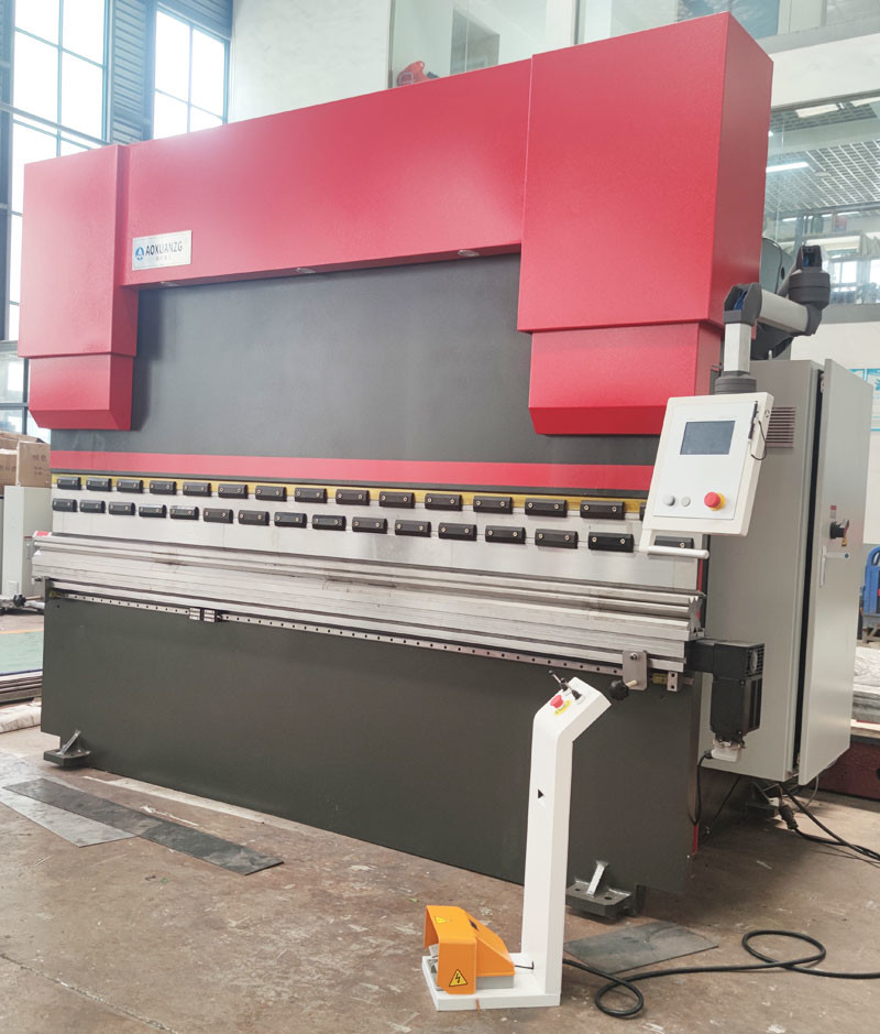 Cybelec 8 Metal Hydraulic CNC Press Brake 4 + 1 + 2 Axis With Electric Backgauge