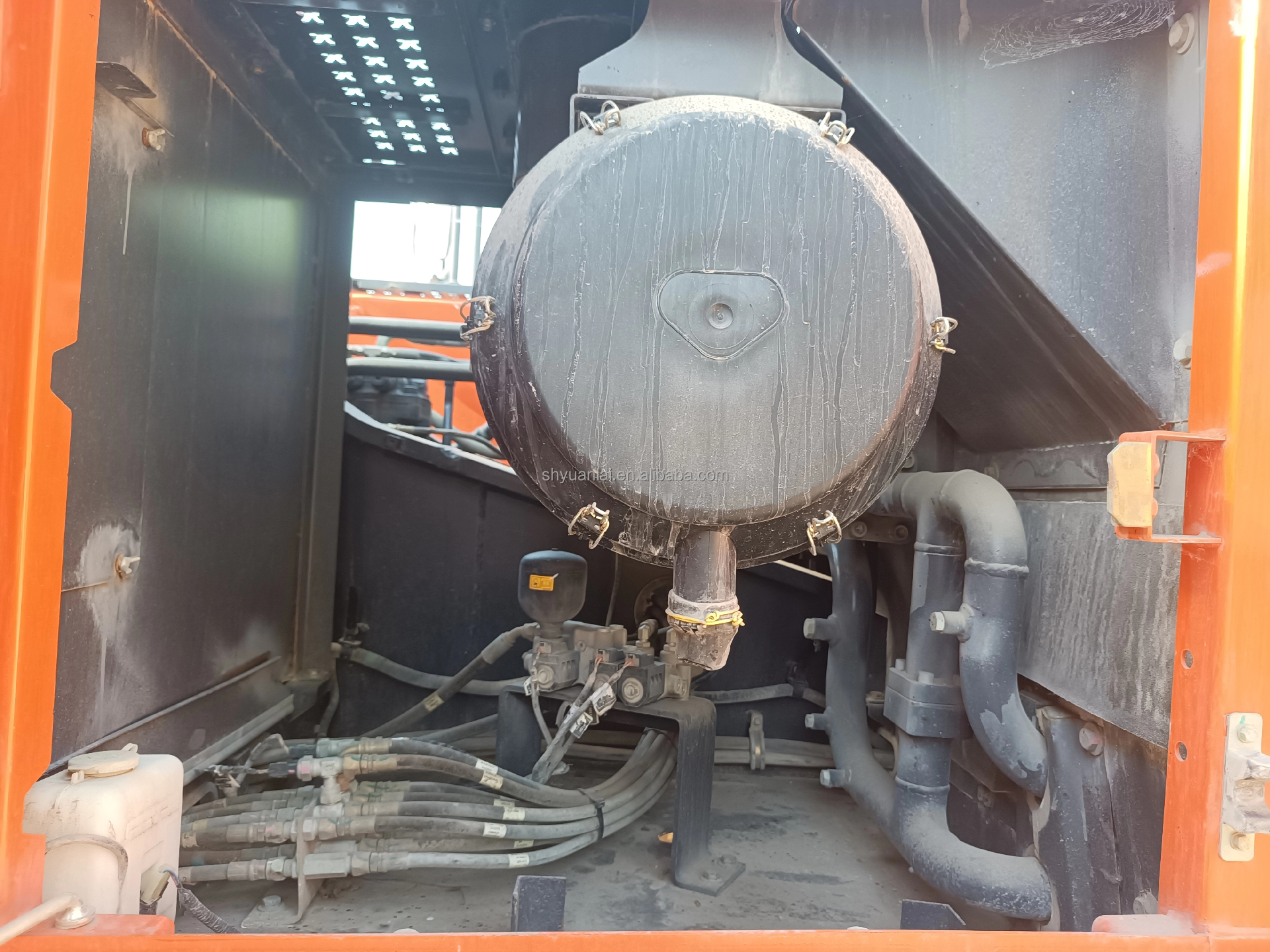 Affordable DOOSAN DX300 Excavator and Energy-Saving for Crushing Used Hand Excavators