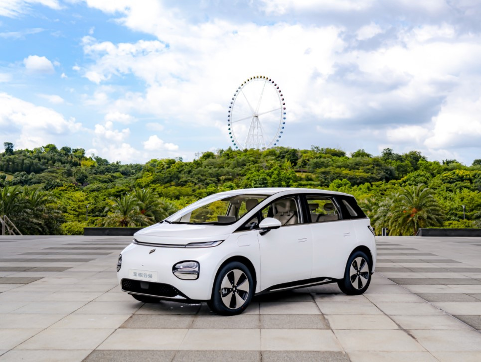 Wuling Baojun Yunduo Cloud 5 Seat Hatchback Energy Vehicle with 360km Range Pure Electric Car and 5-door Body Structure