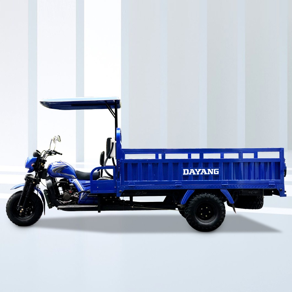350cc Red Hanhu Cargo Tricycle 5 Wheels and from Dayang for Large Cargo Transportation