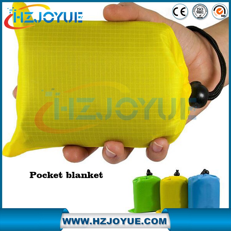 pocket blanket waterproof