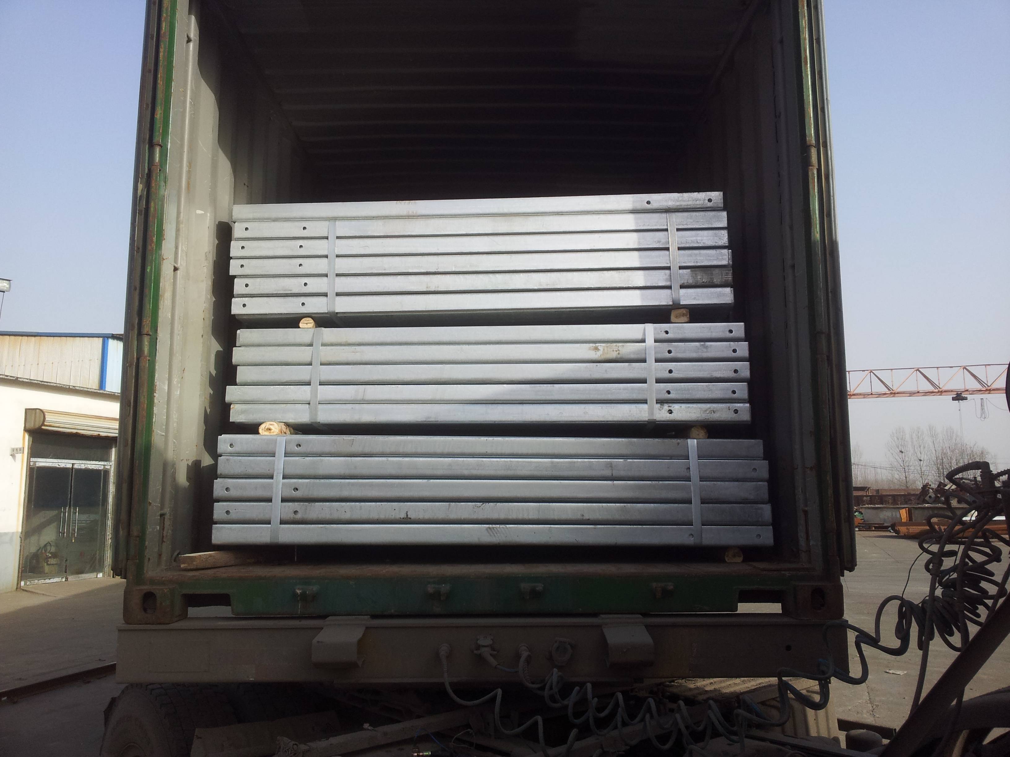 Customized Hot Dip Galvanized Highway Guardrail 345 Material