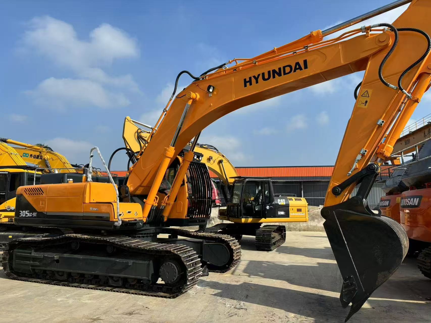 Original Brand Hyundai 30 Tons Used Hydraulic Crawler Excavators With 169 Power
