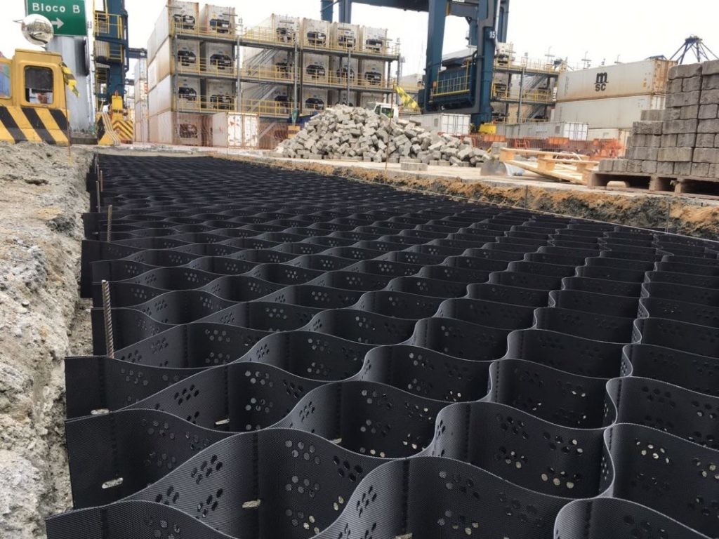 Driveway Gravel Grid Geocell For Soil Stabilization Retaining Walls HDPE Geocell Green Color