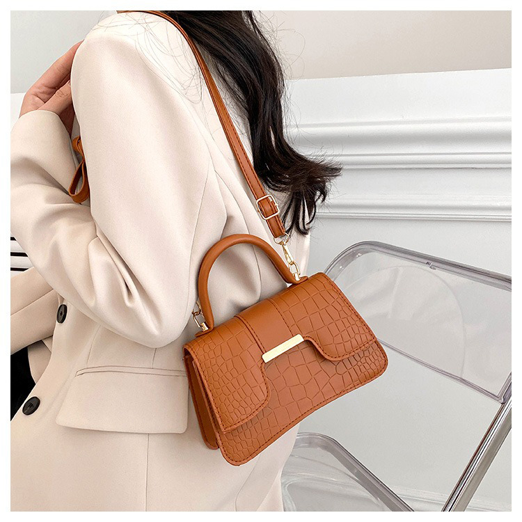 Small Durable Chains Decoration Female Crossbody Messenger Bag for Women's Convenience