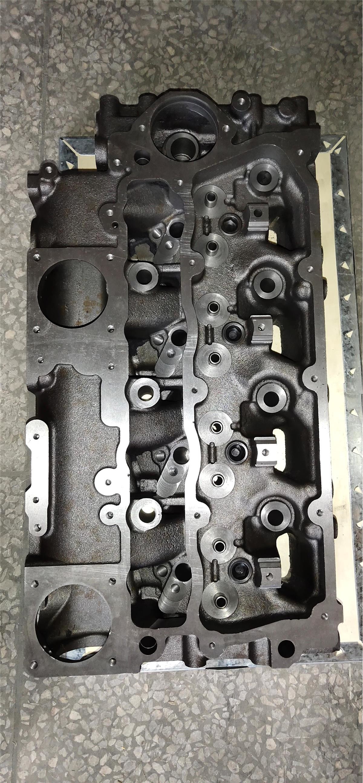 CYLINDER HEAD 2984526 For CAT3054C Excavator Engine Parts