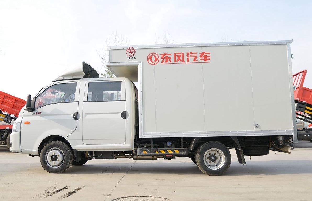 Dongfeng 1-5 T Mini Diesel Light Box Cargo Truck with Multimedia System and Benefit
