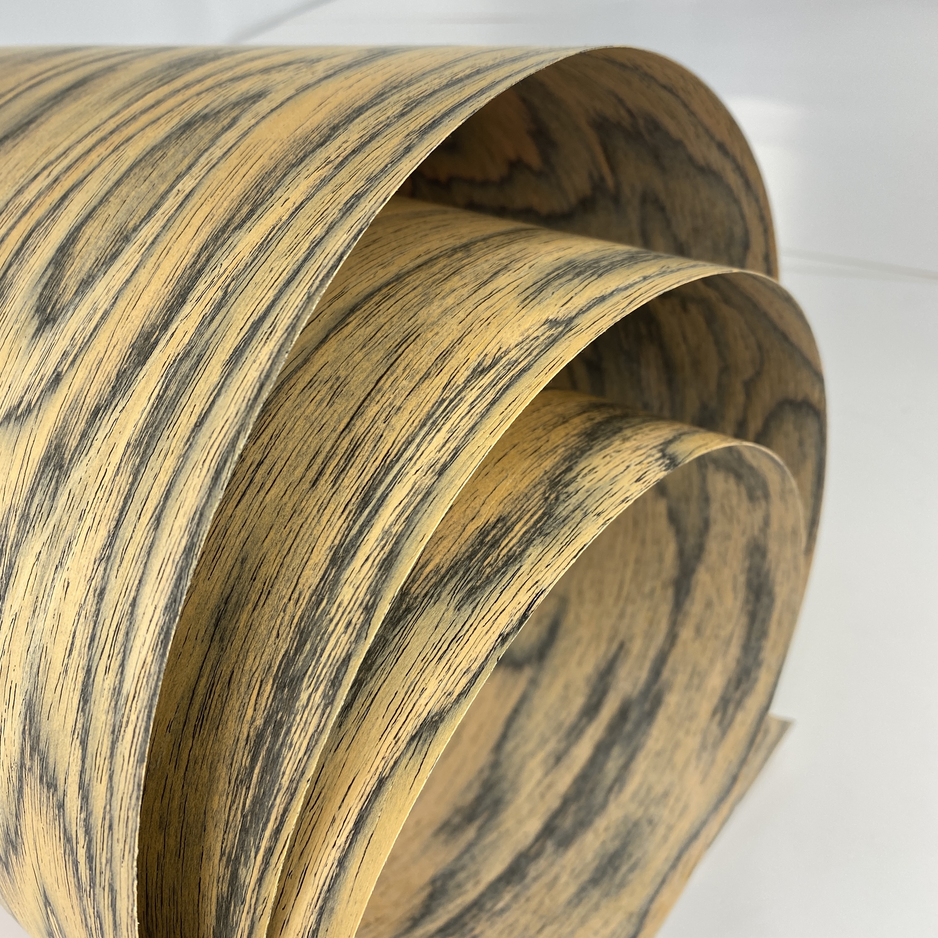 Yellow Fir Burl Color Composite Wood Veneer 2500*640mm With Fleece Backing 0.45mm Thickness For Wallcovering Cabinets
