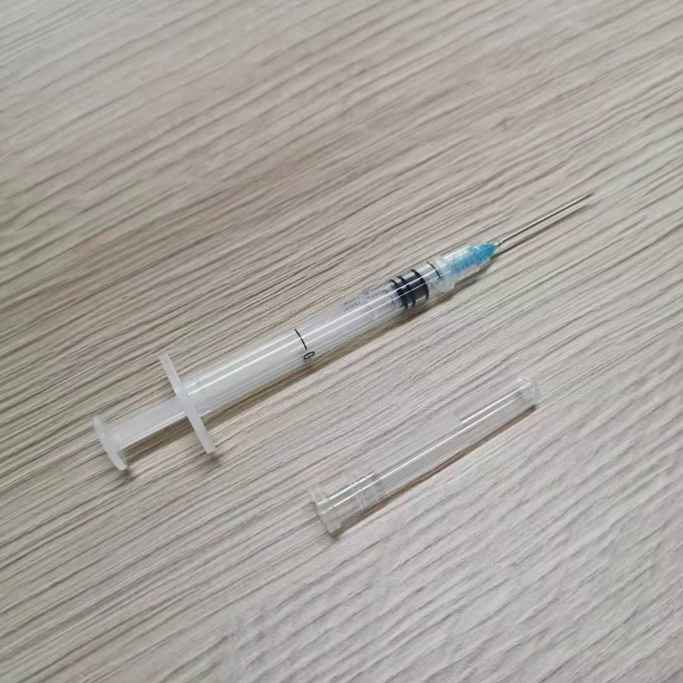 Needle retractable safety syringe with needle