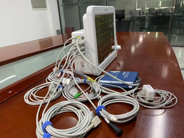 Cheap Hospital ICU Vital Monitor , Parameter Patient Monitor For Adult Pediatric Neonate for sale