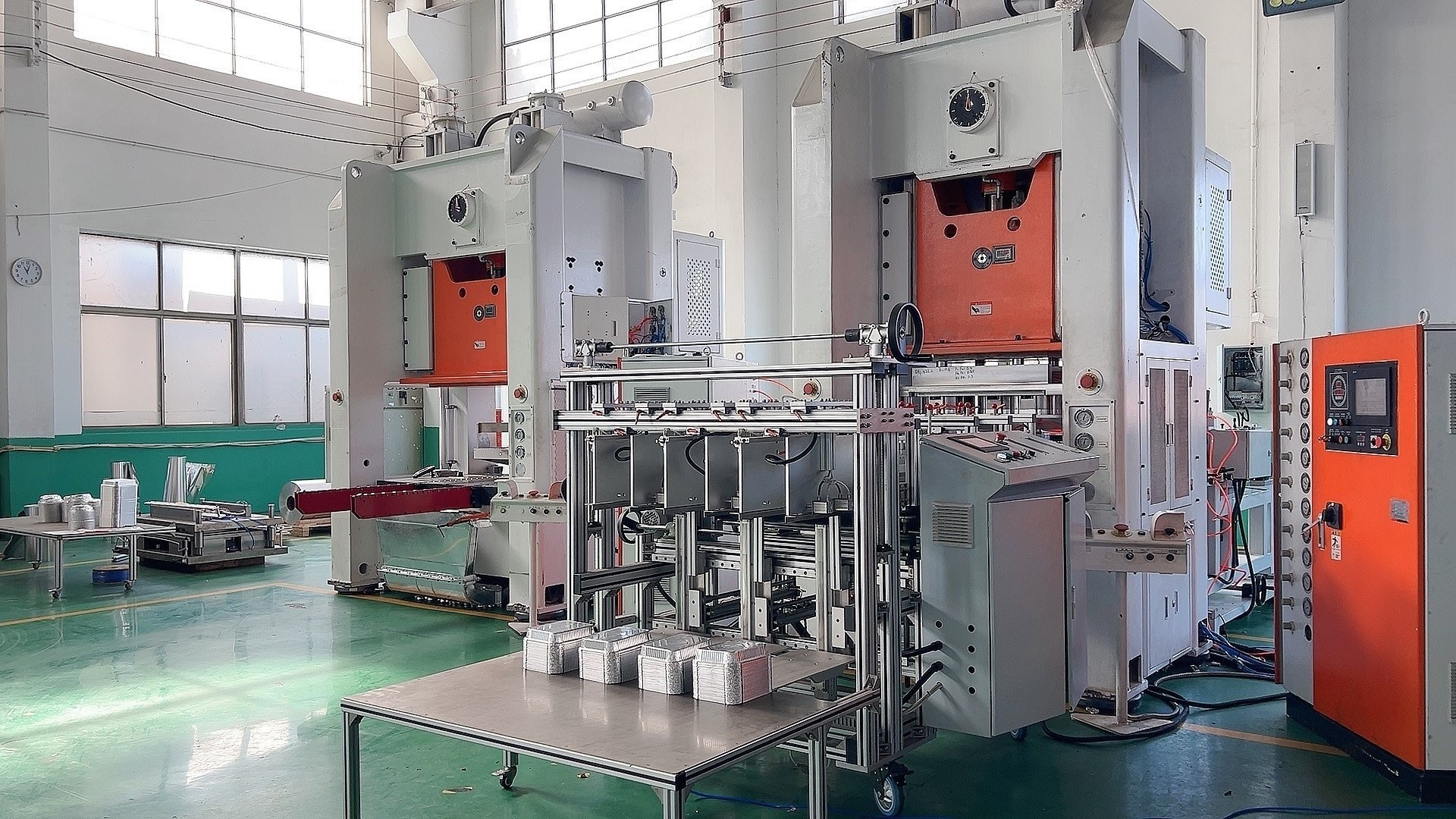 CE Certification 80 TON Gemany SIMENSE Motor Aluminium Foil Container Production Line T80