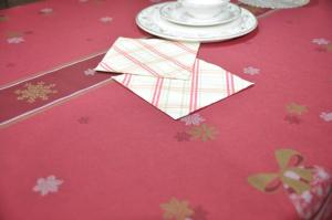 Quality 47gsm Decoration Disposable Waterproof Table Cover For Party And Restaurant Banquet wholesale
