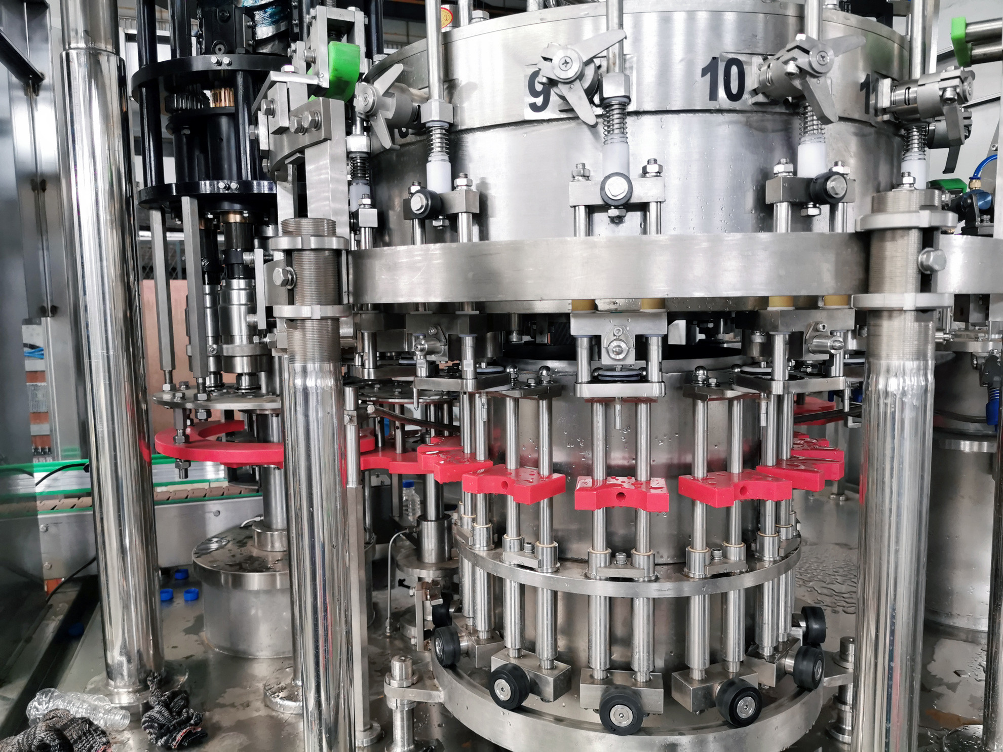 Easy Operation Small Capacity Pet Bottle Filling Machine Plc Automatic Control