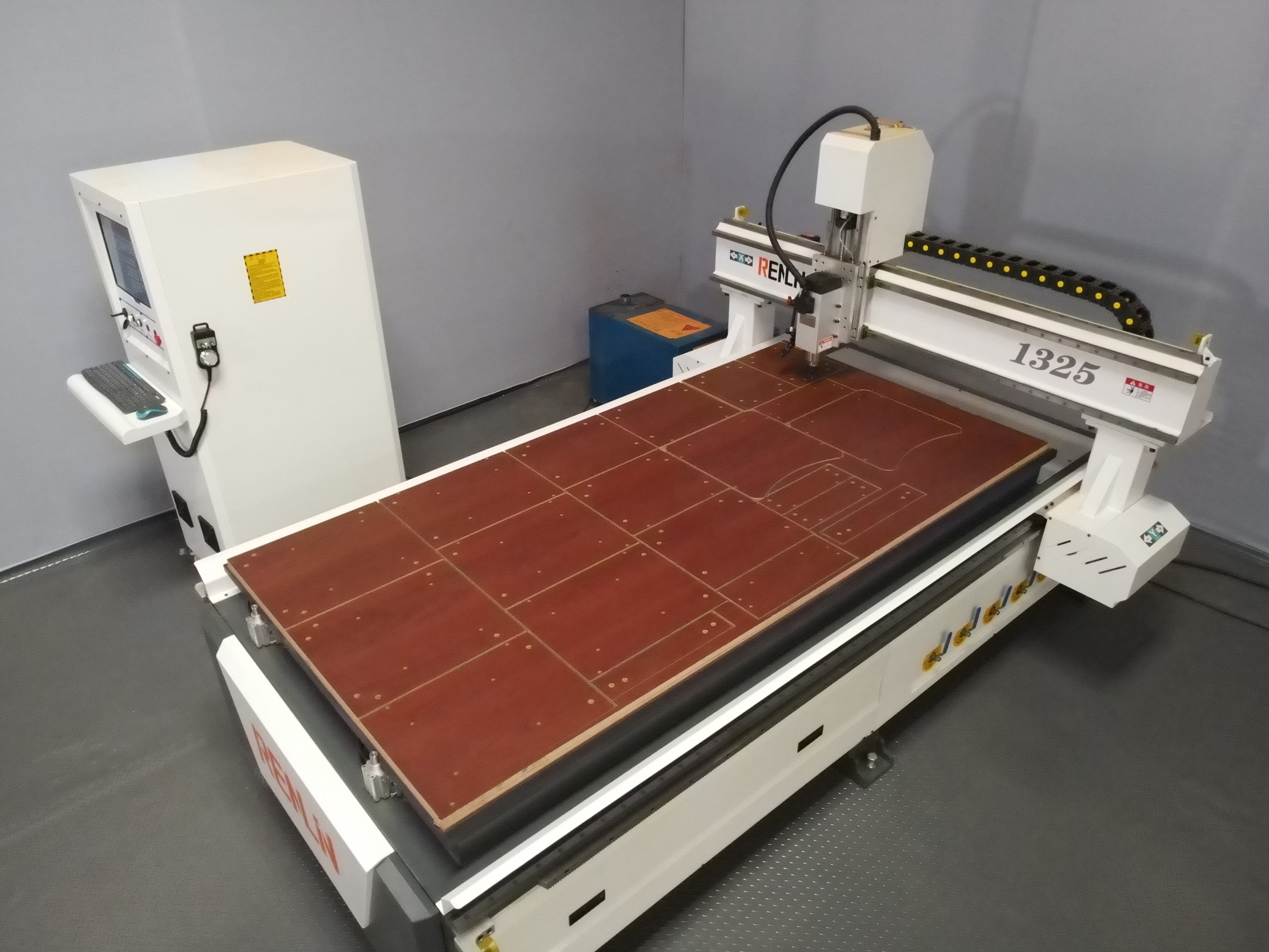 7.5kw CNC Woodworking Engraving Machine For Furniture Industry