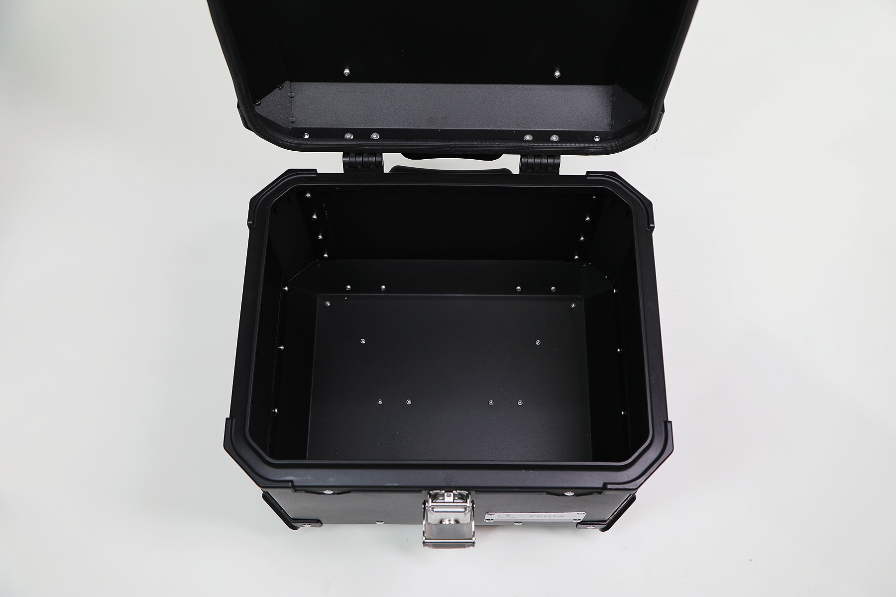 Upgrade Your Delivery Experience 45L Waterproof Tail Box for Global Motorcycle Shipping