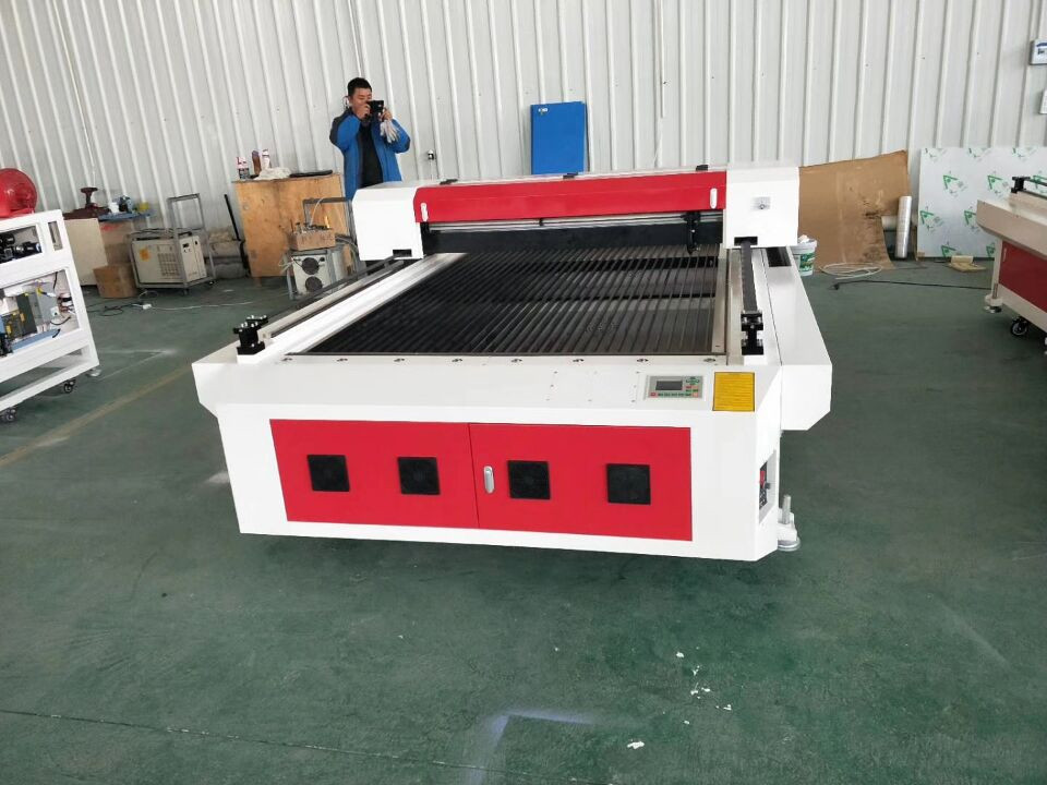 DSP Taiwan Guide Rail Cw Water Chiller Efr Reci Tube 1300X2500mm CO2 Laser Cutting Machine Laser Cutter