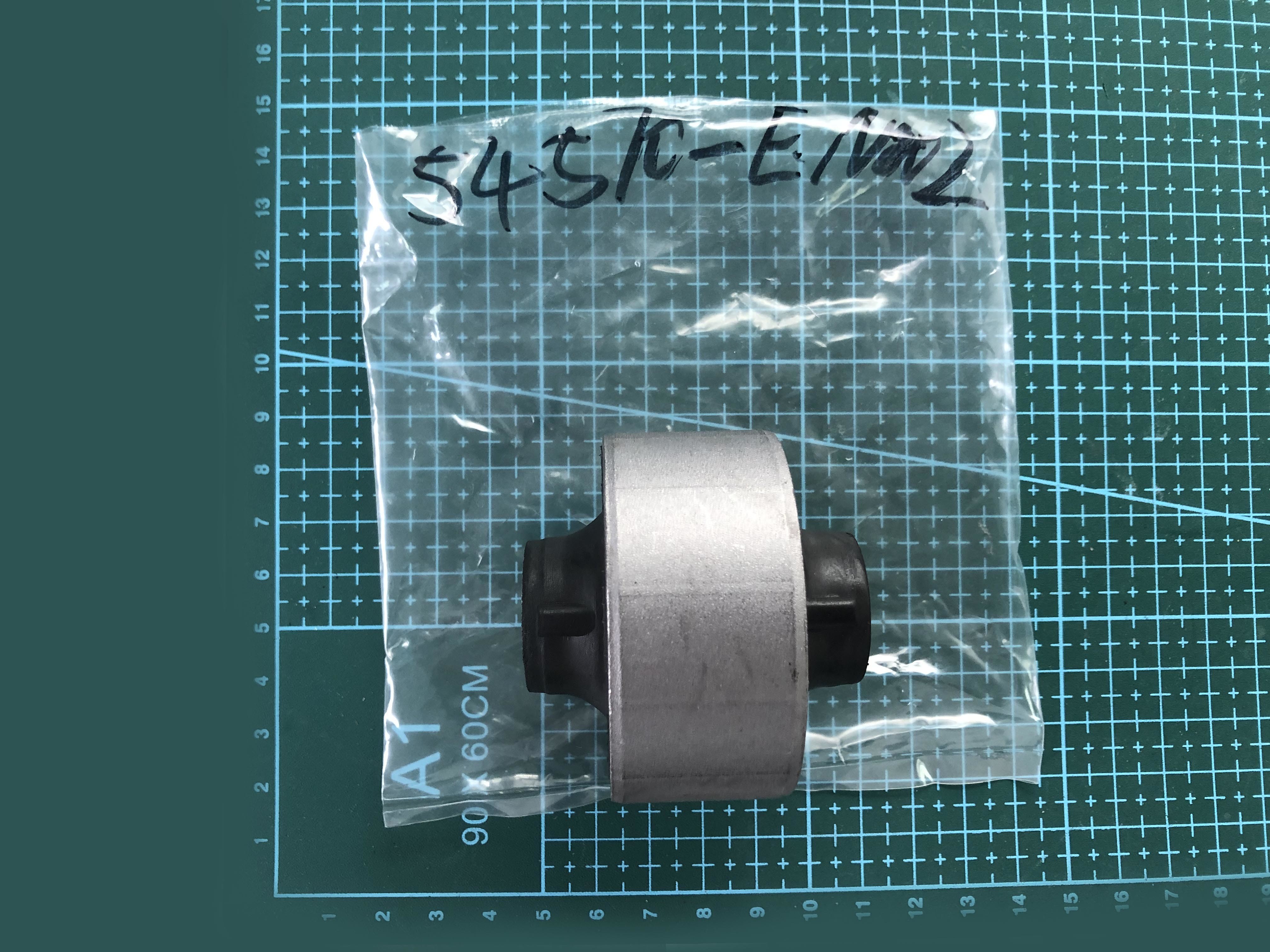 54570-En002 545001kk0b Car Suspension Bushing For Nissan Juke / Pulsar Hatchback