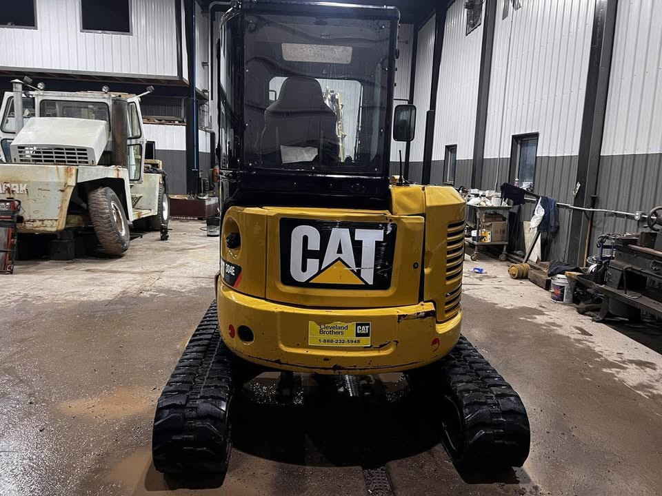 32.7kw Power Used Cat 304 Excavators 4 Ton Second Hand Mini Digger With 0.22m3 Capacity