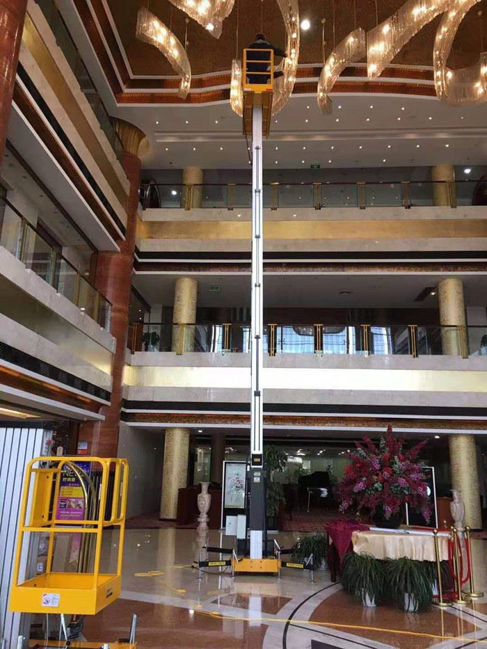 Anti Skid Mobile Aerial Work Platform High Strong Hydraulic Man Lift Yellow