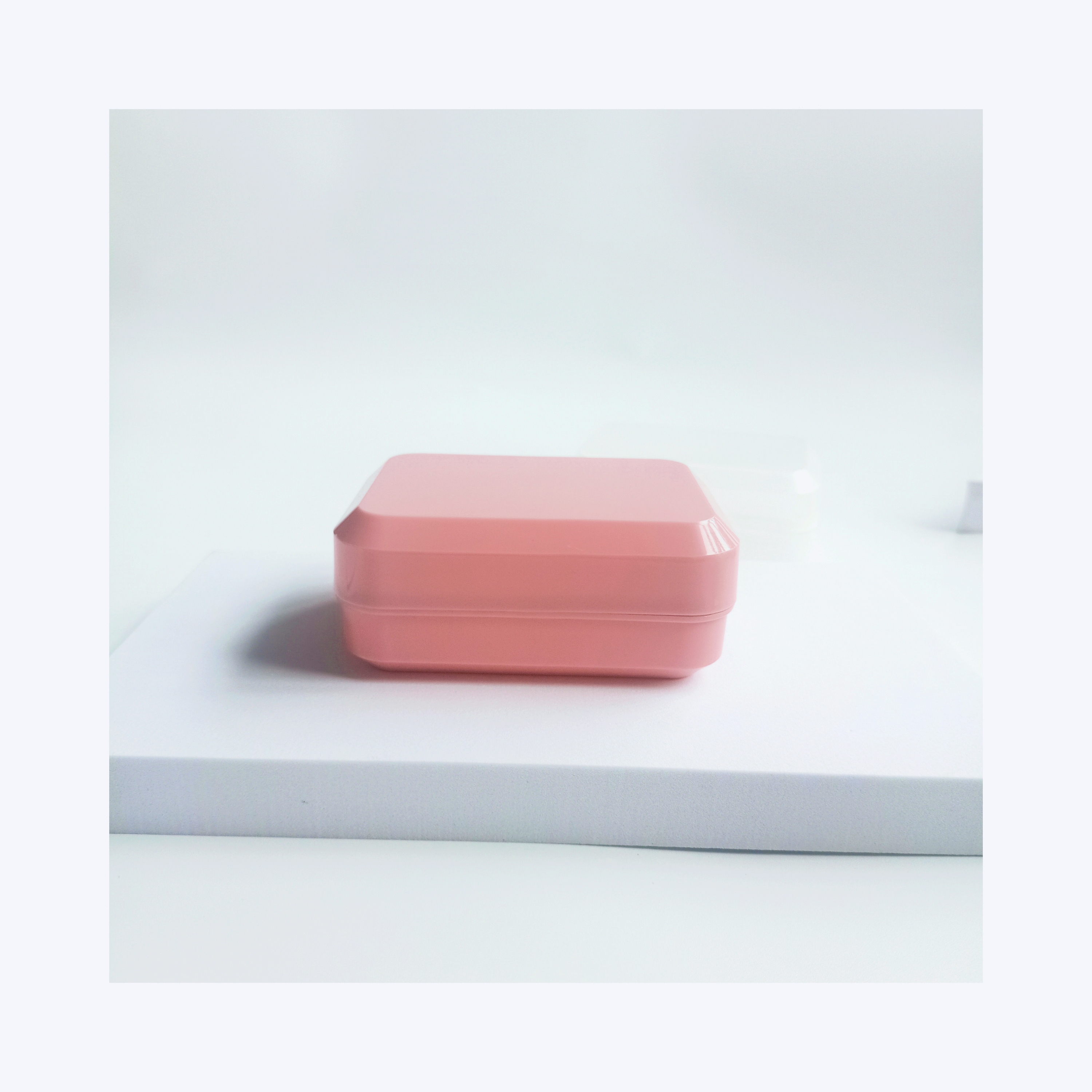 Convenient Rectangular Soap Holder Made of Recycled Plastic for Bathing Necessities