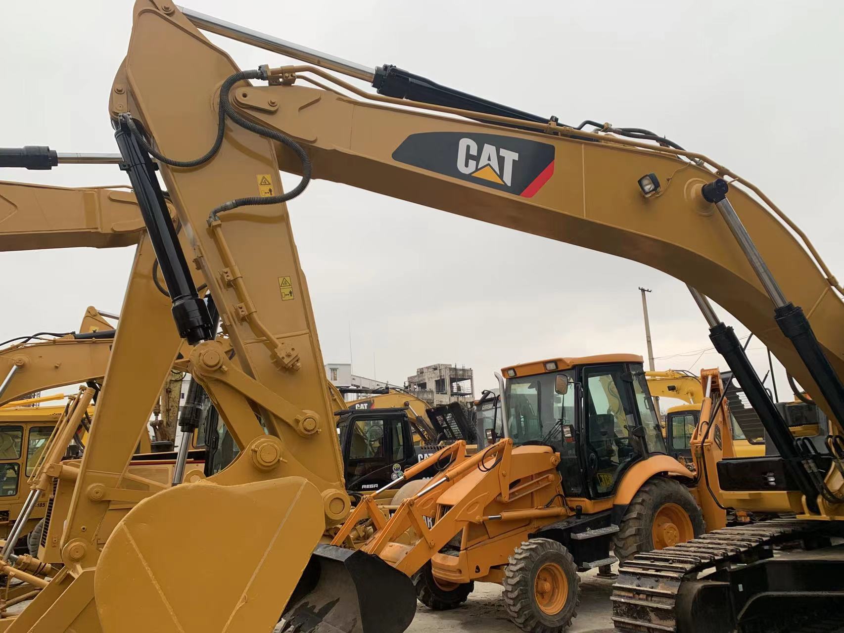 29250 KG Machine Weight Used Caterpillar 325D Excavator with Kawasaki Hydraulic Valve