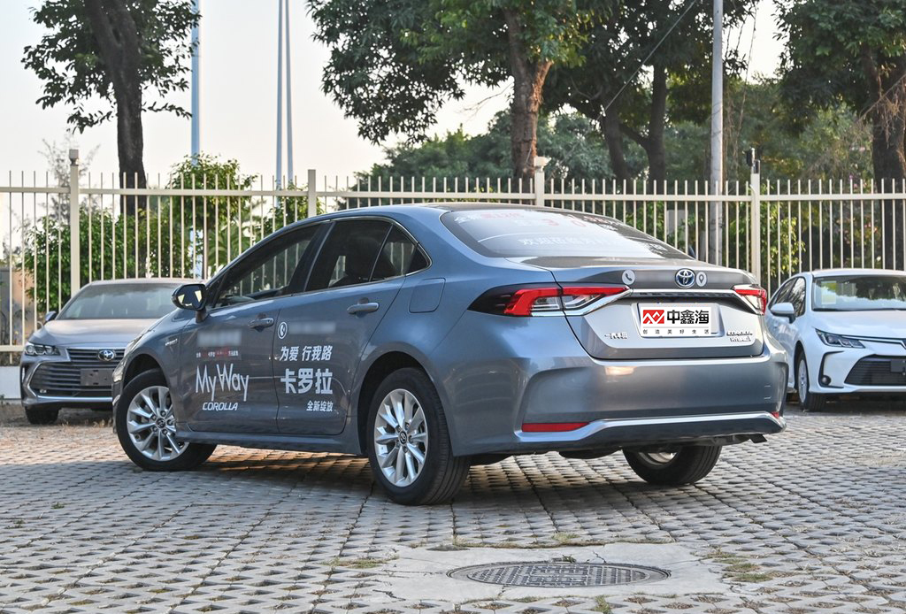 2021 Cheapest Car In China Corolla 2021 dual-engine 1.8L E-CVT flagship