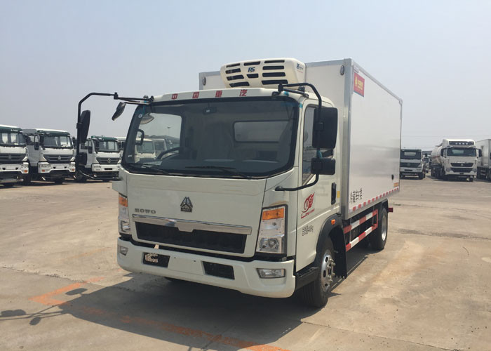 Euro 2 Heavy Cargo Trucks , 5 Ton Refrigerated Truck For Frozen Foods Transporting