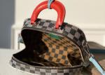 Single Strap Square Leather 20cm Womens Travel Handbag For Ladies